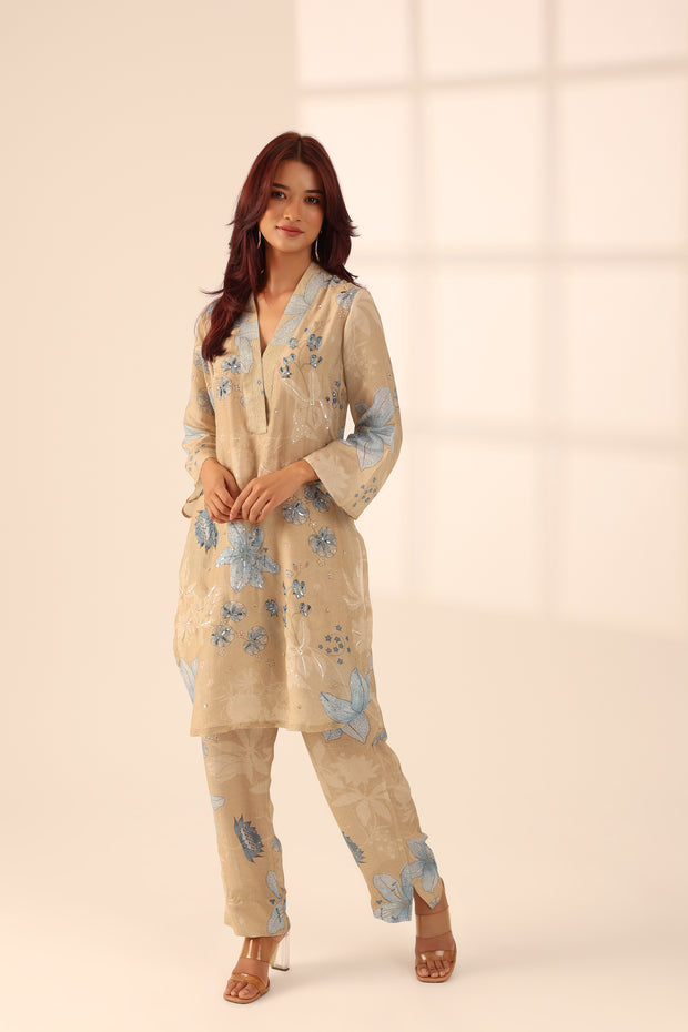 BLUE BEIGE LILY EMBROIDERED SET