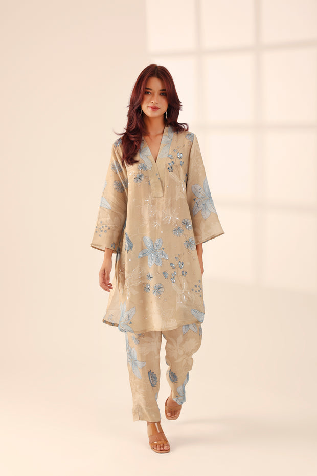 BLUE BEIGE LILY EMBROIDERED SET