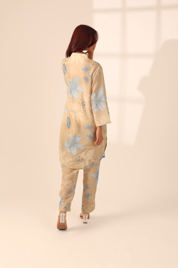 BLUE BEIGE LILY EMBROIDERED SET